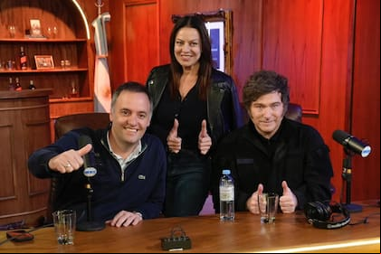 Adorni, Pettovello y Milei en el set de La Misa del Gordo Dan