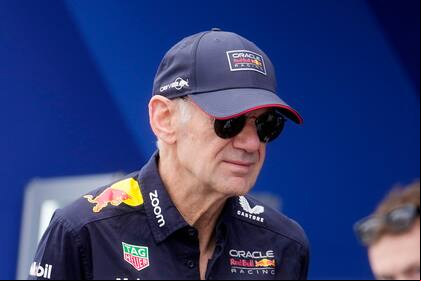 Adrian Newey, con la vestimenta oficial de Red Bull, su último equipo en la Fórmula 1; ahora ejercerá sus funciones en Aston Martin