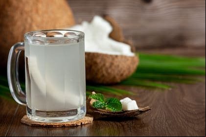 Agua de coco, rica y refrescante, ideal para el organismo