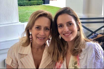 Alicia Lamadrid Paysse junto con su madre, Alicia Cervera Lamadrid