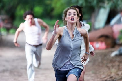 Amber Heard en el film que no llegó a tener estreno comercial: Y pronto la oscuridad