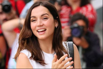 Ana de Armas comenzó su monólogo en castellano en Saturday Night Live