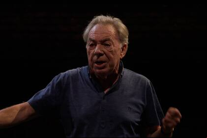 Andrew Lloyd Webber ha acusado al gobierno británico por las medidas preventivas que han imposibilitado que el productor y compositor pudiera entrenar Cinderella