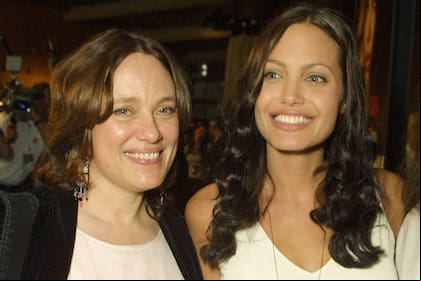 Angelina Jolie se emocionó hasta las lágrimas al recordar a su madre