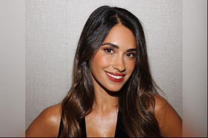 Antonela Roccuzzo posó frente al espejo con un look estilo Barbie e hizo vibrar las redes