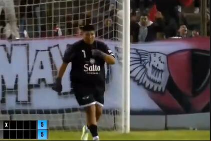 Apenas atajó el sexto penal del rival, Federico Salto dijo "lo pateo yo"