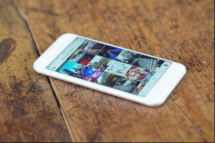 Apple analizará las fotos de los s de iPhone en Estados Unidos para buscar pornografía infantil; es un sistema automático que analiza las imágenes buscando patrones conocidos, por lo que no hay personas mirando las fotos en sí