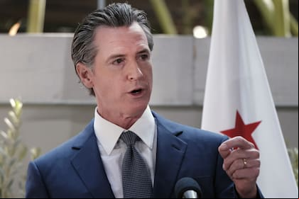 ARCHIVO - El gobernador de California Gavin Newsom durante una conferencia de prensa en Los Ángeles, el 9 de junio de 2022. (AP Foto/Richard Vogel, Archivo)
