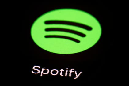 ARCHIVO - Esta fotografía de archivo del 20 de marzo de 2018 muestra la aplicación Spotify en un iPad en Baltimore. (Foto AP/Patrick Semansky,archivo)