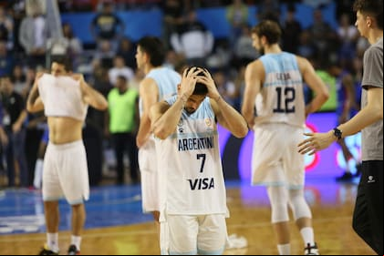 Argentina se quedó afuera del mundial de básquetbol por primera vez en cuatro décadas; Campazzo no puede creerlo