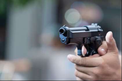 Arma; revólver; disparo; pistola; arma de fuego; tiro; tiro al blanco; Política