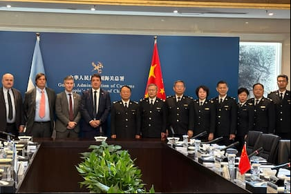 Autoridades del Ipcva y del gobierno argentino con la Aduana China