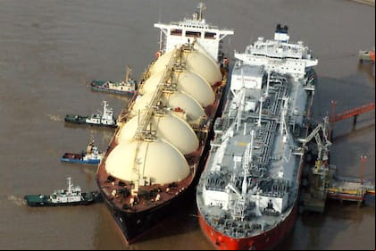 Buque regasificador que trae al país las compras al exterior de gas natural licuado
