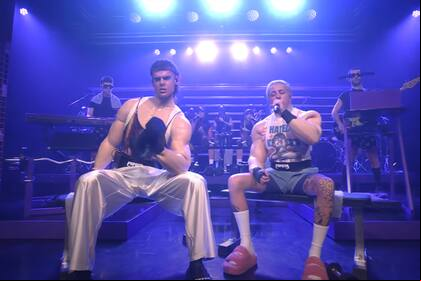 CA7RIEL y Paco Amoroso con Jimmy Fallon exportaron música actitud, estilo y una forma muy argentina de romper las reglas