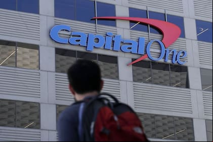 Capital One enfrenta una dura demanda de parte de la CFPB (AP Foto/Jeff Chiu, Archivo)