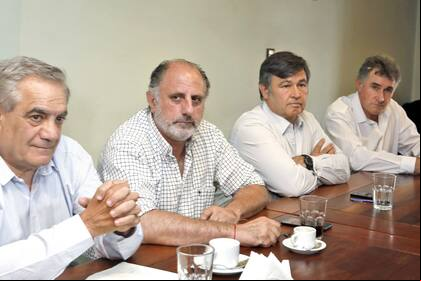 Carlos Iannizzotto (Coninagro), Jorge Chemes (CRA), Daniel Pelegrina (Sociedad Rural) y Carlos Achetoni (FAA), de la Mesa de Enlace