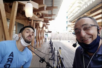 Con Facundo Campazzo, José Montesano tiene una relación de compinche; en cada charla al aire hay risas y alguna broma, como en éste, en la villa Olímpica de los Juegos de Tokio.