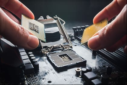 Con la pandemia y el teletrabajo, hubo un crecimiento exponencial de la demanda de semiconductores de alta gama.