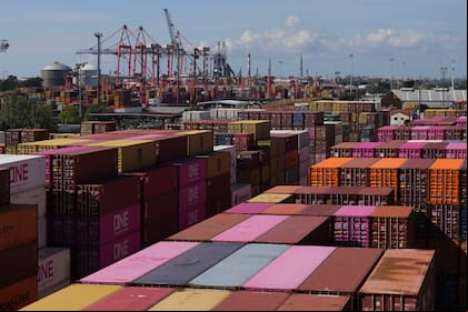 Contenedores de carga en el puerto de Buenos Aires, Argentina, el lunes 14 de abril de 2025