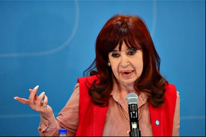 Cristina Kirchner asume como presidenta del PJ