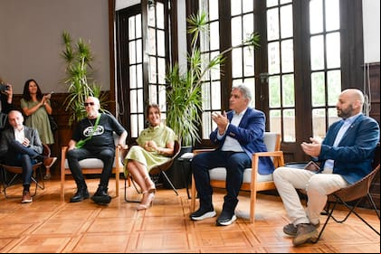 Daniel Aráoz y Viviana Saccone entre los actores que participaron del lanzamiento en Córdoba; en la presentación, el gobernador Martín Llaryora y Raúl Sansica