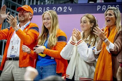 De izq. a der.: El rey Guillermo, las princesas Amalia y Alexia y la reina Máxima apoyaron a Países Bajos durante los Juegos Olímpicos