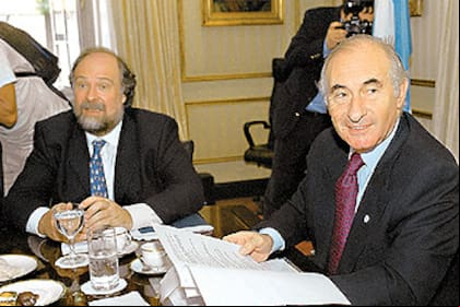 De la Rúa y Chrystian Colombo, ayer en Olivos, poco antes de explicar el blindaje en el gabinete