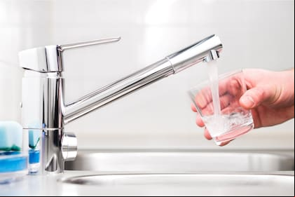 Desde AySA aseguran que la calidad del agua y su potabilidad no está en riesgo