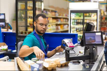 Desde el 1 de abril, los residentes de Los Ángeles enfrentan un aumento en el impuesto sobre las ventas, destinado a financiar soluciones para personas sin hogar