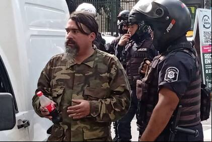 Detenido por amenazar con un fusil de aire comprimido a una conductora en el centro de La Plata