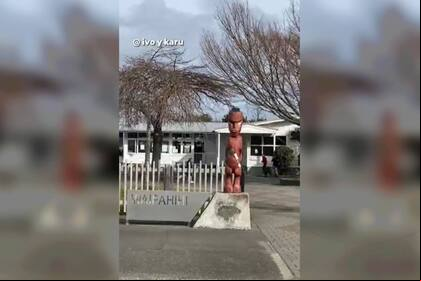 Dos tiktokers argentinos mostraron cómo se veía una escuela en Nueva Zelanda y las diferencias con los establecimientos de nuestro país saltaron a la vista