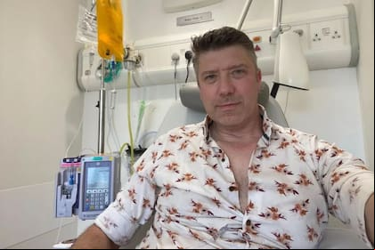 Durante meses, Chris Cotton tomó jugo de arándanos para curarse de una infección urinaria que no tenía