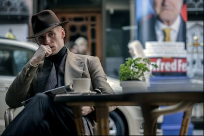 Eddie Redmayne es el asesino a sueldo conocido como El Chacal en la nueva serie de la plataforma Disney+