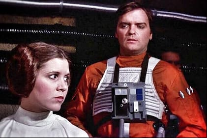 El acto Angus MacInnes, Jon “Dutch” Vander, más conocido como Gold Leader de Star Wars, murió hoy a los 77 años