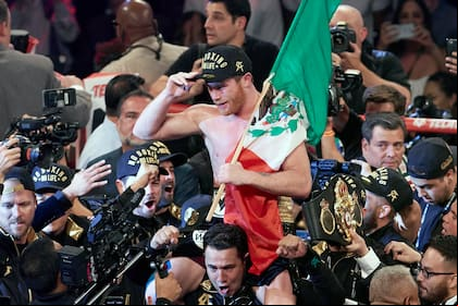 El boxeador mexicano Saúl "Canelo" Álvarez cosechó 88.000.000 de dólares en el año, pero su prestigio decayó, entre resultados, combates decepcionantes y una descolocada amenaza a Lionel Messi.