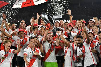 El capitán Armani levanta la Supercopa Argentina; River sufrió hasta el cierre para festejar en Córdoba