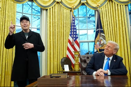 El Departamento de Eficacia Gubernamental (DOGE) que integra Elon Musk está en el centro de la atención tras pedir a los empleados públicos que justifiquen su trabajo (Foto/Alex Brandon)