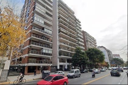 El edificio donde murió un joven de 27 años de una puñalada en el pecho