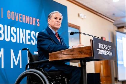 El gobernador de Texas aseguró que su misión seguirá hasta que el presidente Joe Biden asegure la frontera