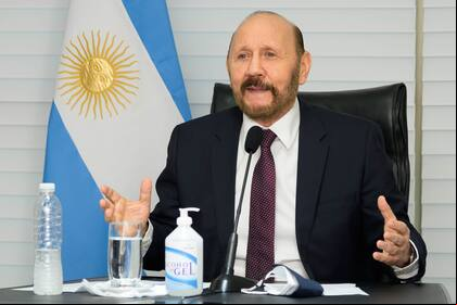El gobernador fue denunciado penalmente por hacinamiento en los lugares donde alojan a personas con Covid-19