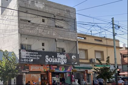 El homicidio ocurrió en el hotel Solange, en Ibarrola al 7200