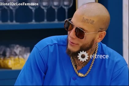 El Hotel de los Famosos: Alex Caniggia se enteró de los últimos besos de Melody Luz con el cocinero y “frezzó” a su novia. Foto/eltrece