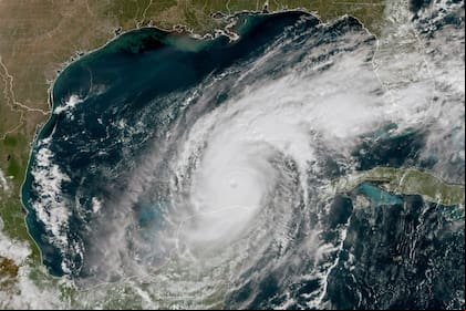 El Huracán Milton atravesó todo el Golfo de México y golpeará la costa oeste de Florida en la noche del miércoles