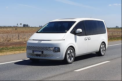 El Hyunda Staria tiene un diseño que no pasa inadvertido