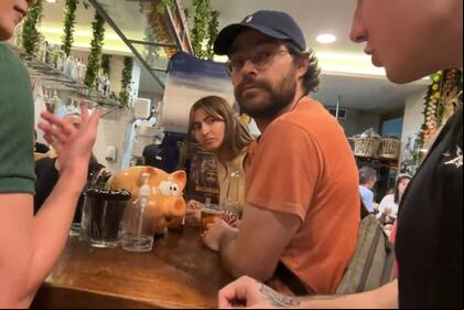 El incómodo momento de Peter Lanzani con un tiktoker en Madrid