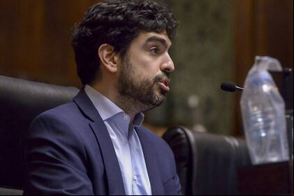 El legislador porteño Juan Manuel Valdés le pidió a su padre en una carta abierta que vote a favor de la legalización del aborto