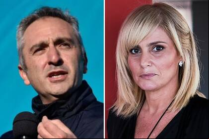 El ministro de Desarrollo de la Comunidad bonaerense, Andrés "Cuervo" Larroque, junto a la conductora radial Romina Manguel