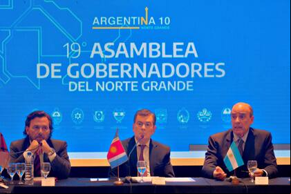 El ministro Guillermo Francos junto a los gobernadores norteños Zamora y Sáenz