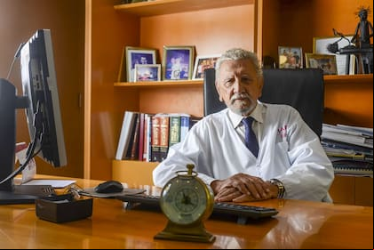 “El oncólogo debe pensar primero la cura, no en la muerte”, dice el especialista