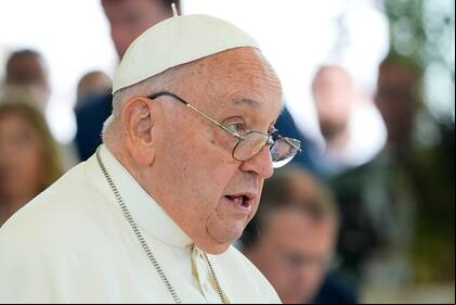 El papa Francisco habla durante una sesión sobre la inteligencia artificial, la energía, África y Oriente Medio durante la cumbre del G7, en Borgo Egnazia, en el sur de Italia, el viernes 14 de junio de 2024. (AP Foto/Alex Brandon)
